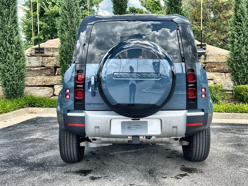 Used 2025 Land Rover Defender 110 S image 4