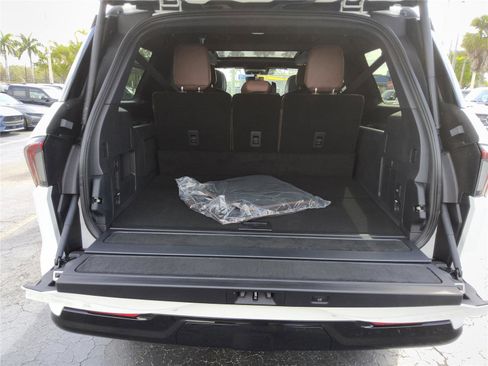 New 2026 Lincoln Navigator L Reserve AWD/4WD image 19