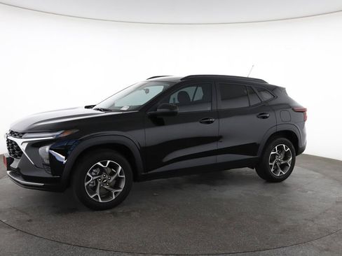 Used 2025 Chevrolet Trax LT w/ Driver Confidence Package FWD image 6