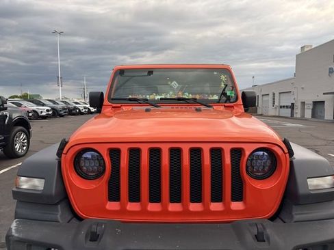 Used 2019 Jeep Wrangler Unlimited Sport AWD/4WD image 2