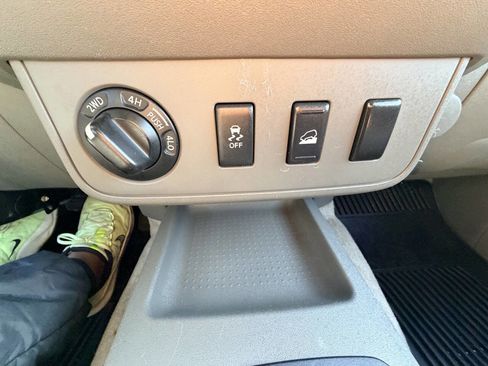 Used 2012 Nissan Frontier SV image 45