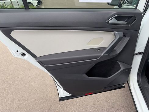 Used 2018 Volkswagen Tiguan SE w/ Panoramic Sunroof Package AWD/4WD image 23