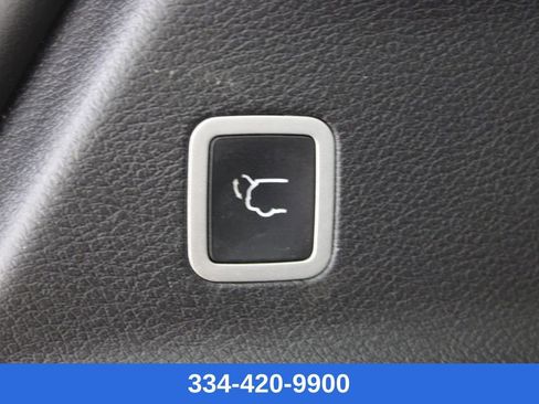 Used 2023 Chrysler Pacifica Touring image 29