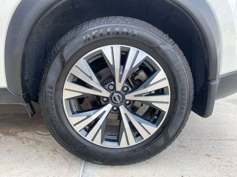 Certified 2023 Nissan Rogue SV w/ SV Premium B Package FWD image 17