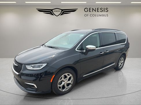 Used 2023 Chrysler Pacifica Limited FWD image 1