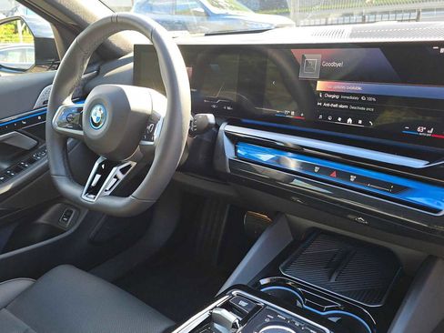 Used 2025 BMW i5 xDrive40 w/ M Sport Package image 11