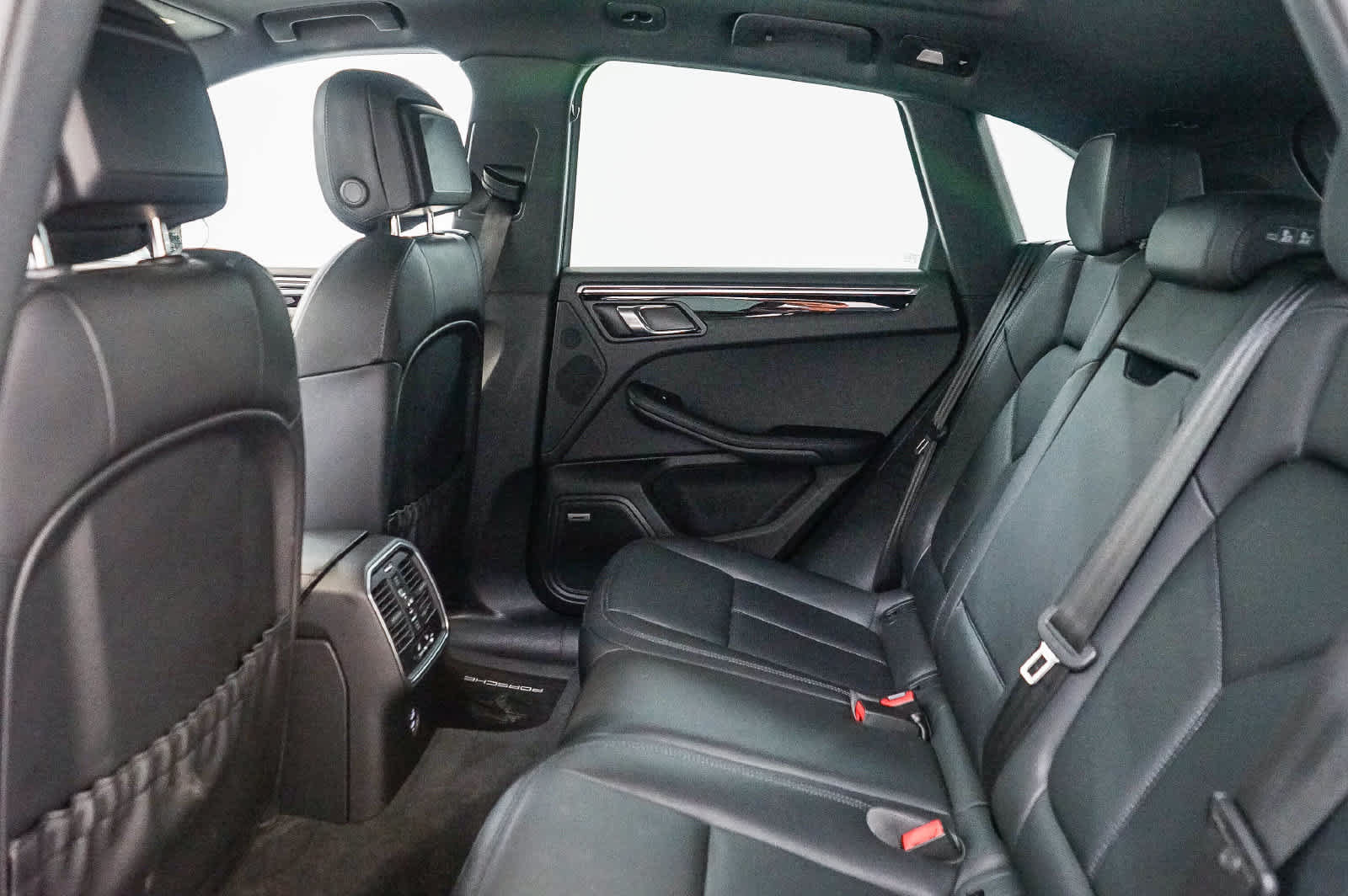 Certified 2026 Porsche Macan S AWD/4WD image 24