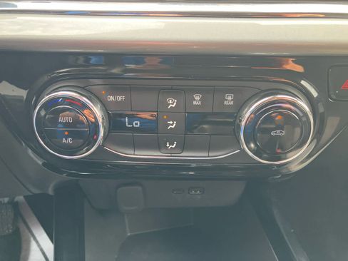 Used 2025 Chevrolet Trax LT image 24