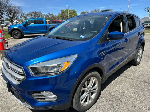 Used 2019 Ford Escape SE image 2