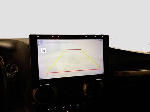 Used 2016 Jeep Wrangler Unlimited Sahara image 12