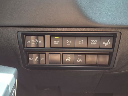 Used 2024 Toyota Tundra Platinum AWD/4WD image 14