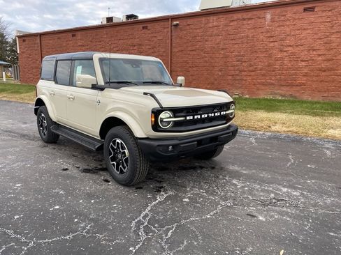 New 2025 Ford Bronco Outer Banks image 1