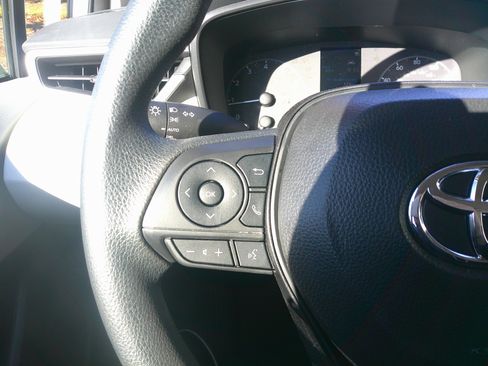 Used 2025 Toyota Corolla LE image 19