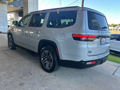Used 2022 Jeep Wagoneer Series III w/ Flexible Seating Group RWD image 5