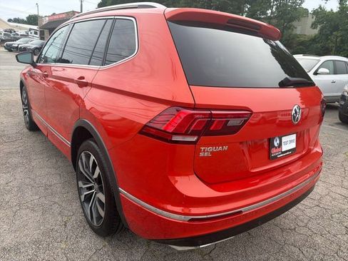 Used 2018 Volkswagen Tiguan SEL Premium w/ R-Line Package FWD image 8