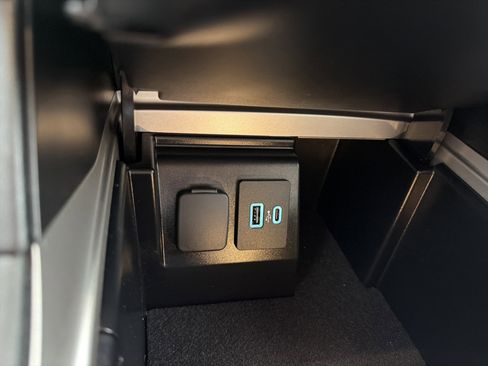 Used 2023 Ford Explorer XLT image 21