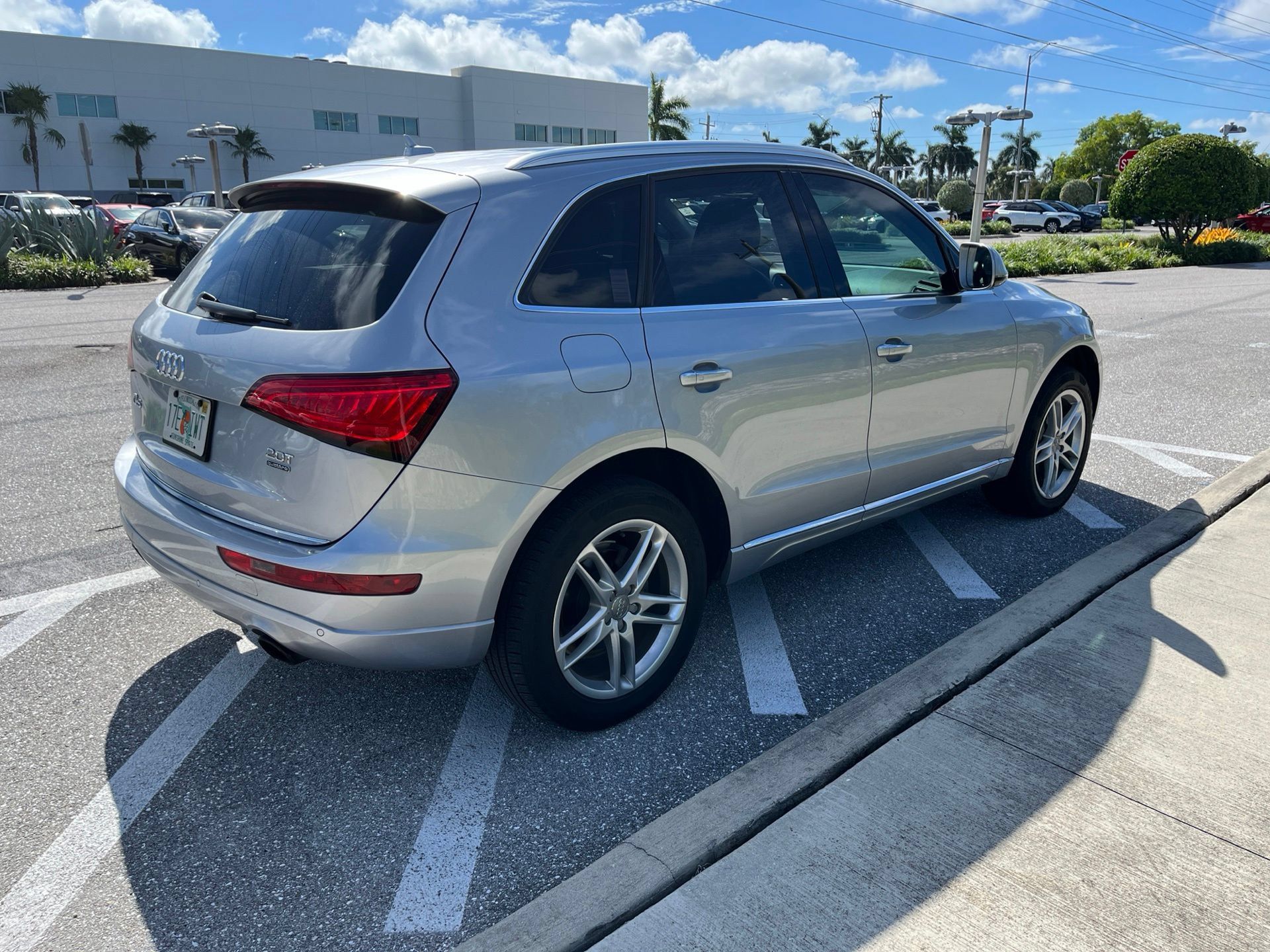 Used 2017 Audi Q5 2.0T Premium Plus w/ Technology Package AWD/4WD image 4