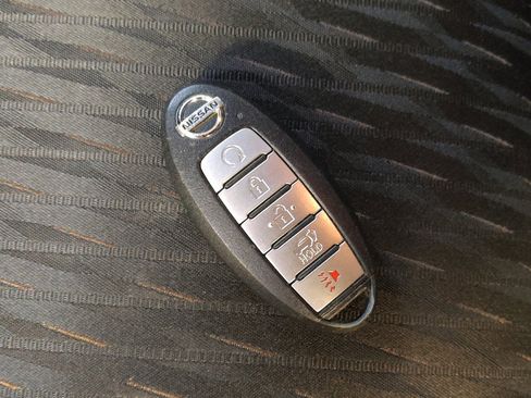 Used 2020 Nissan Rogue SV FWD image 32