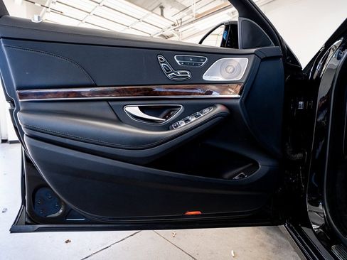 Used 2015 Mercedes-Benz S 550 Sedan image 21
