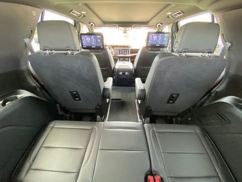 Used 2021 GMC Yukon Denali w/ Denali Premium Package RWD image 17