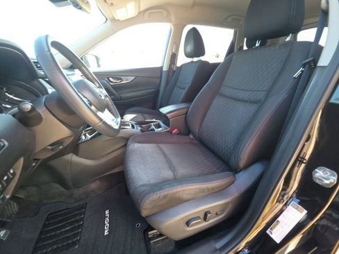 Used 2019 Nissan Rogue SV image 13