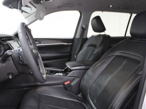 Used 2023 Jeep Grand Cherokee L Limited w/ Luxury Tech Group II AWD/4WD image 16