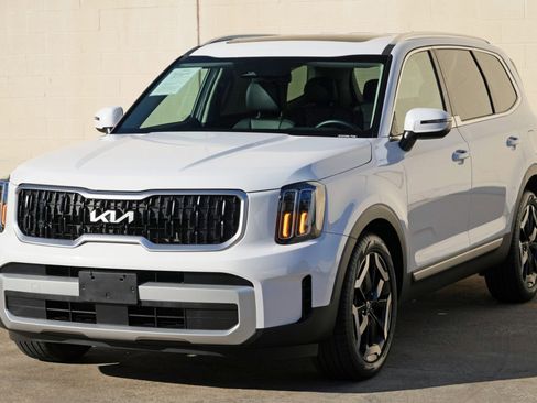 Used 2025 Kia Telluride EX w/ EX Captain's Chair Package AWD/4WD image 47
