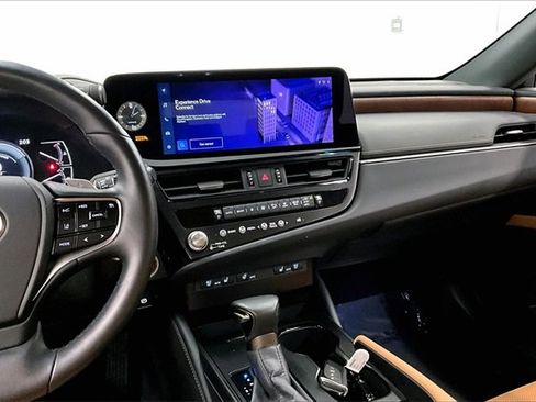 Used 2025 Lexus ES 300h w/ Premium Package image 6