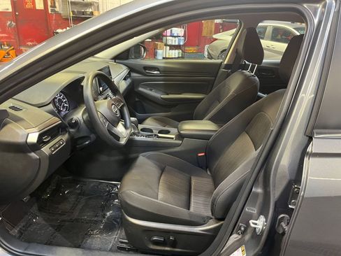 Used 2025 Nissan Altima 2.5 SV image 27
