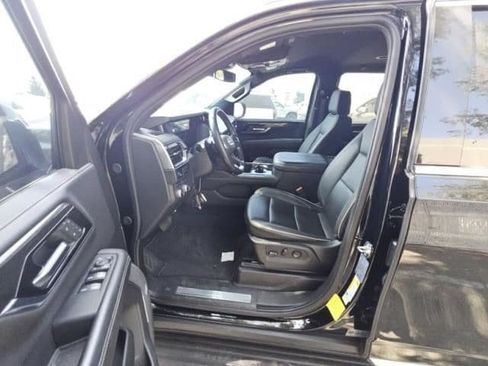 Used 2025 GMC Yukon XL Elevation AWD/4WD image 8