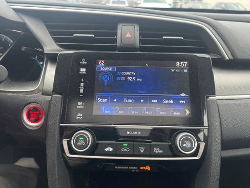 Used 2018 Honda Civic EX image 9