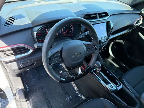 Used 2023 Chevrolet TrailBlazer RS w/ Sun and Liftgate Package AWD/4WD image 10