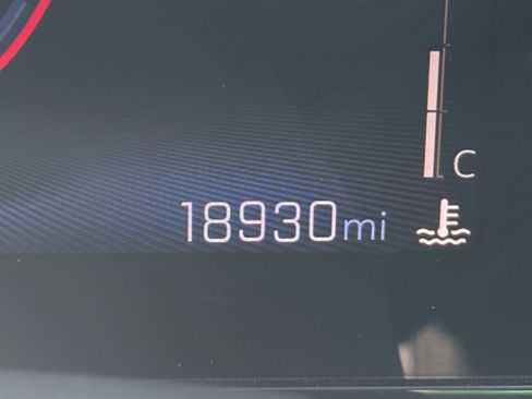 Used 2025 Chevrolet Trax LT w/ LT Convenience Package FWD image 39