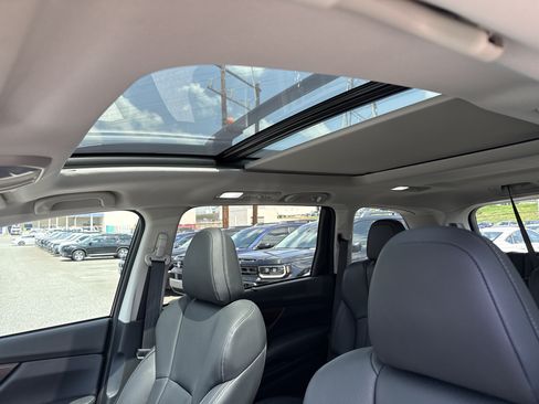 Used 2023 Subaru Ascent Touring AWD/4WD image 28