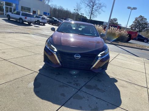 Used 2024 Nissan Altima 2.5 SV image 3
