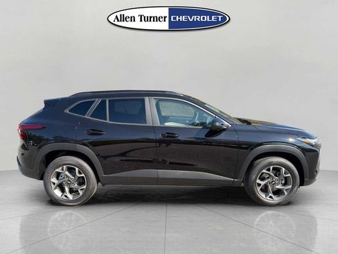 New 2026 Chevrolet Trax LT w/ Driver Confidence Package image 3