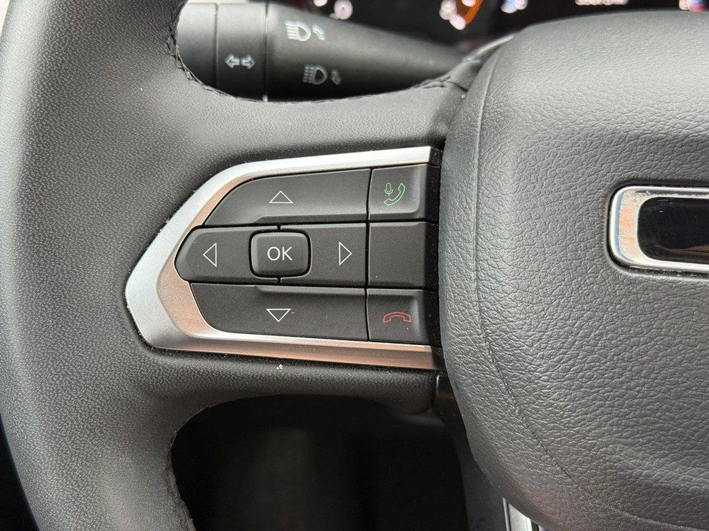 Used 2025 Jeep Compass Limited AWD/4WD image 14