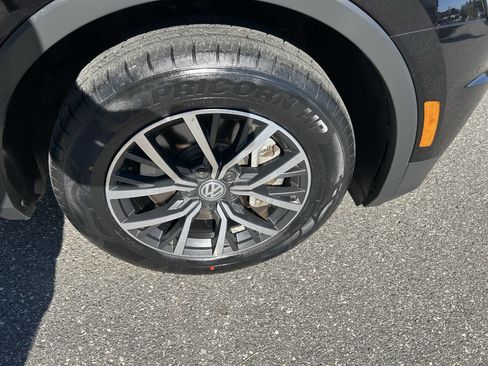 Used 2020 Volkswagen Tiguan SE w/ Panoramic Sunroof Package image 14