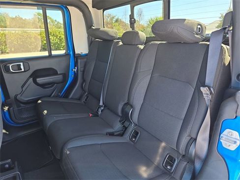 Used 2022 Jeep Gladiator Sport image 15