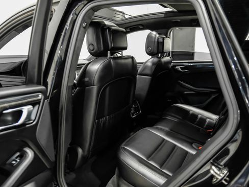 Used 2018 Porsche Macan Turbo w/ Premium Package Plus image 43