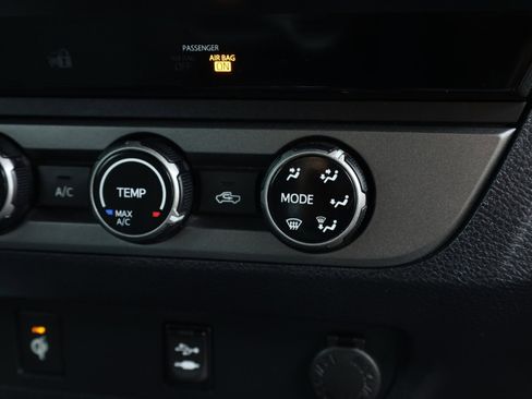 Used 2016 Toyota Tacoma SR5 image 11