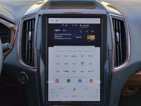 Used 2024 Ford Edge Titanium w/ Equipment Group 301A image 17