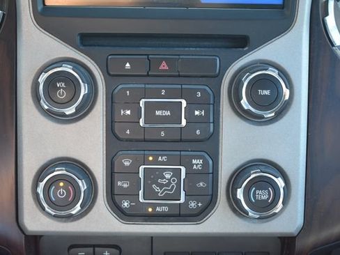 Used 2016 Ford F250 Lariat w/ Lariat Ultimate Package AWD/4WD image 34
