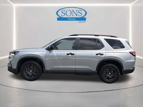 Certified 2025 Honda Pilot TrailSport image 23