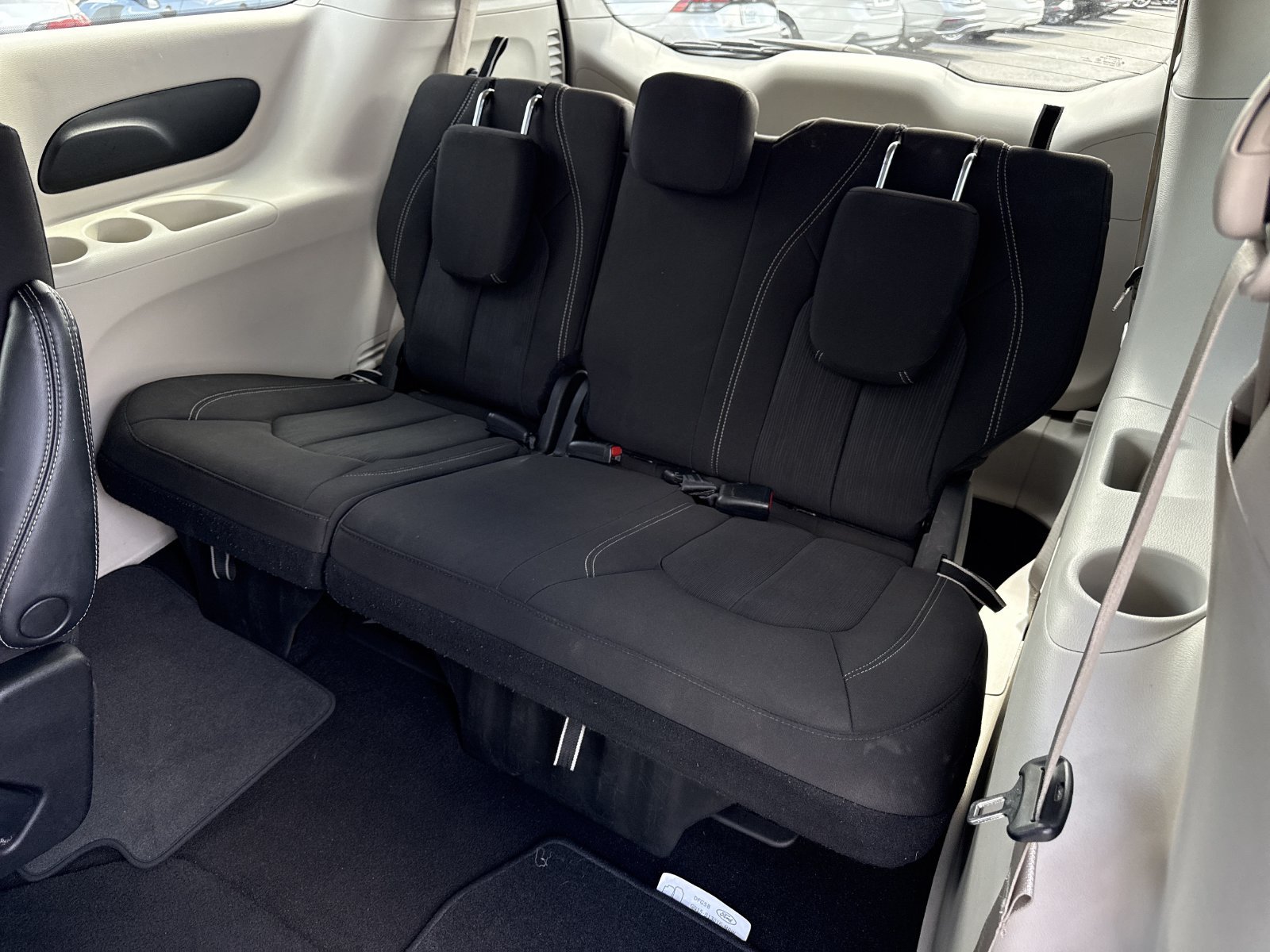 Used 2023 Chrysler Voyager LX FWD image 12