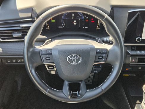 Used 2025 Toyota Camry SE FWD image 15