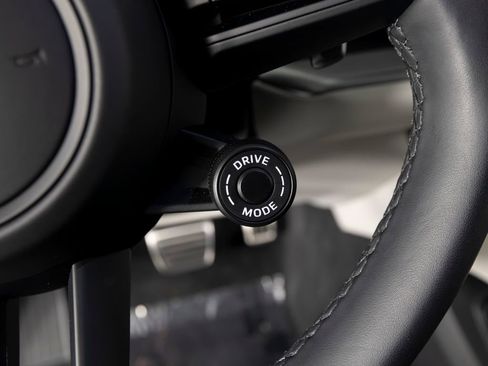 Certified 2025 Porsche Cayenne S AWD/4WD image 27