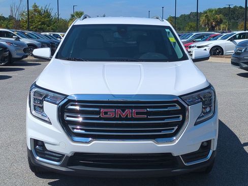 Used 2024 GMC Terrain SLT FWD image 9