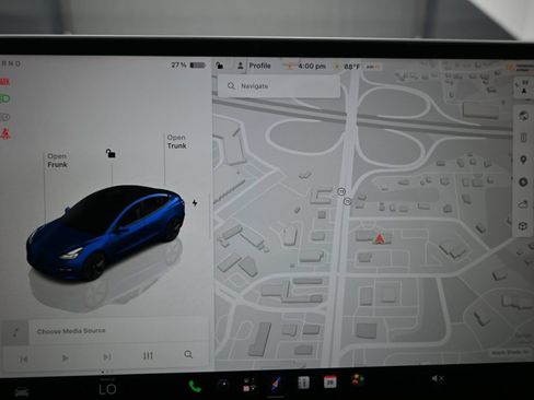 Used 2023 Tesla Model 3 Standard Range RWD image 9