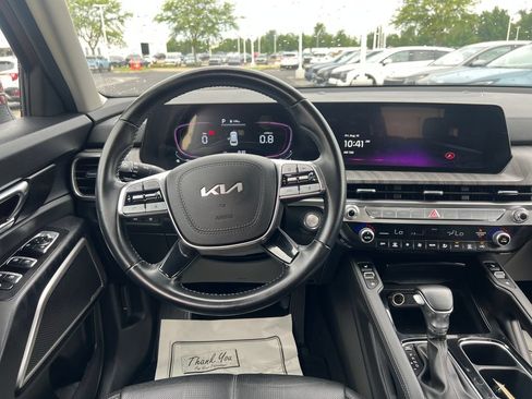 Certified 2024 Kia Telluride EX w/ EX Captain's Chair Package FWD image 15